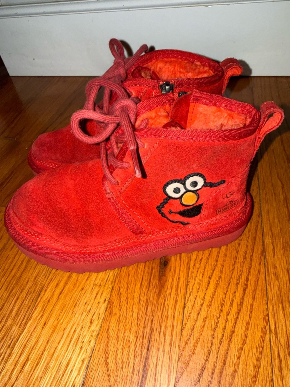 UGG x Sesame Street Elmo Neumel II red suede boots for kids